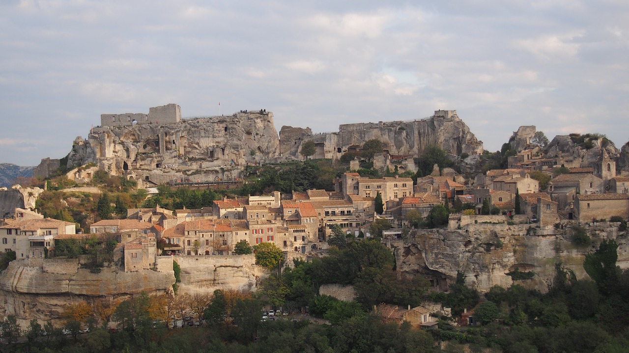 village lease-de-provence rock free photo