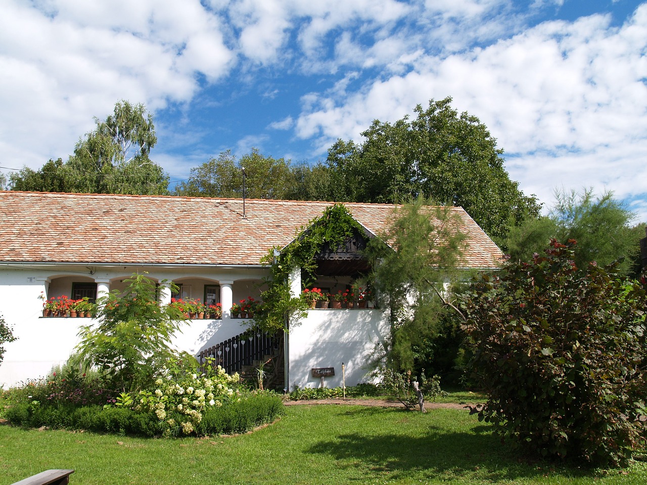 village country house blue sky free photo