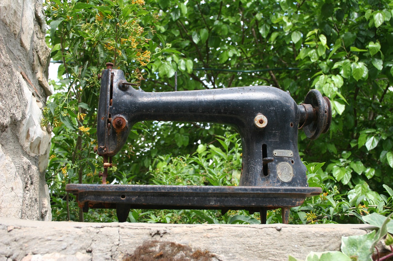 vintage sewing machine retro free photo