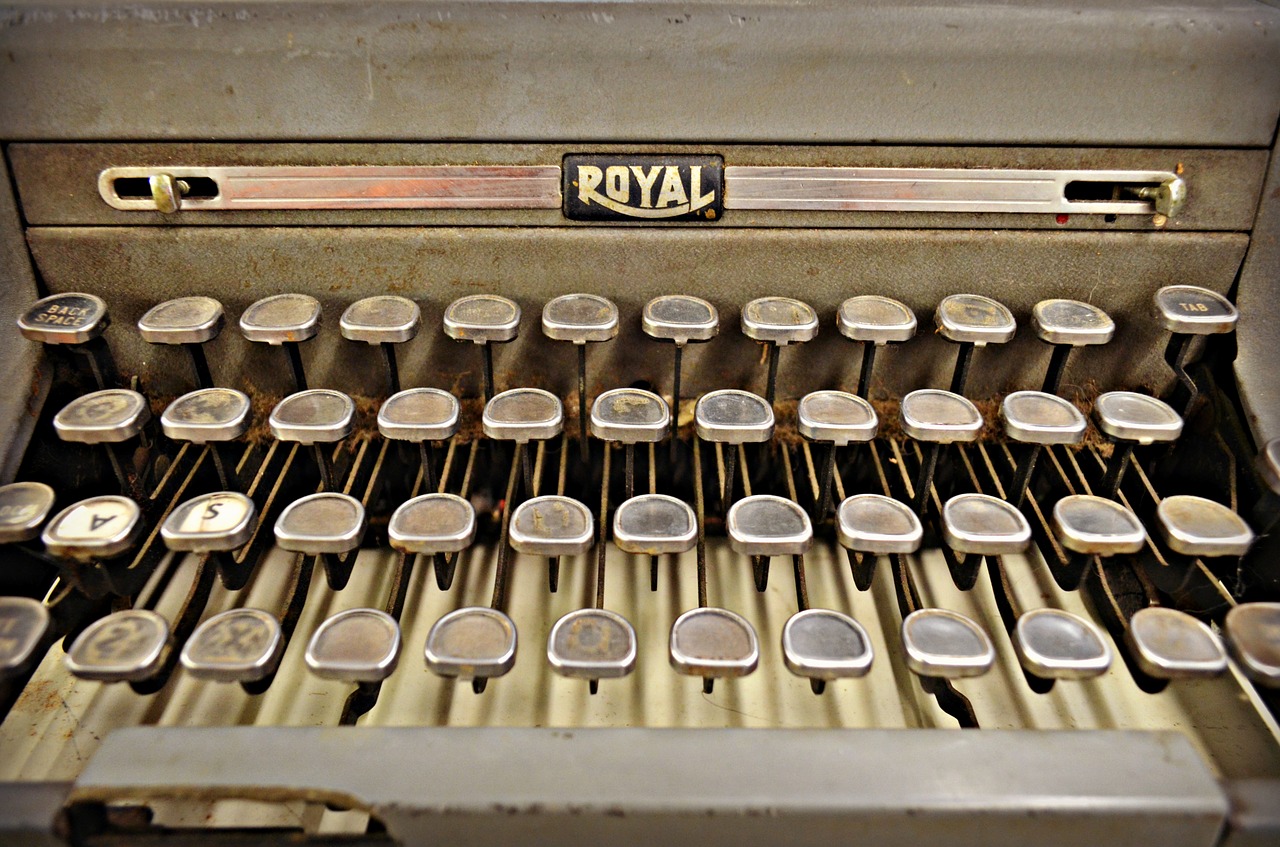 vintage antique typewriter free photo