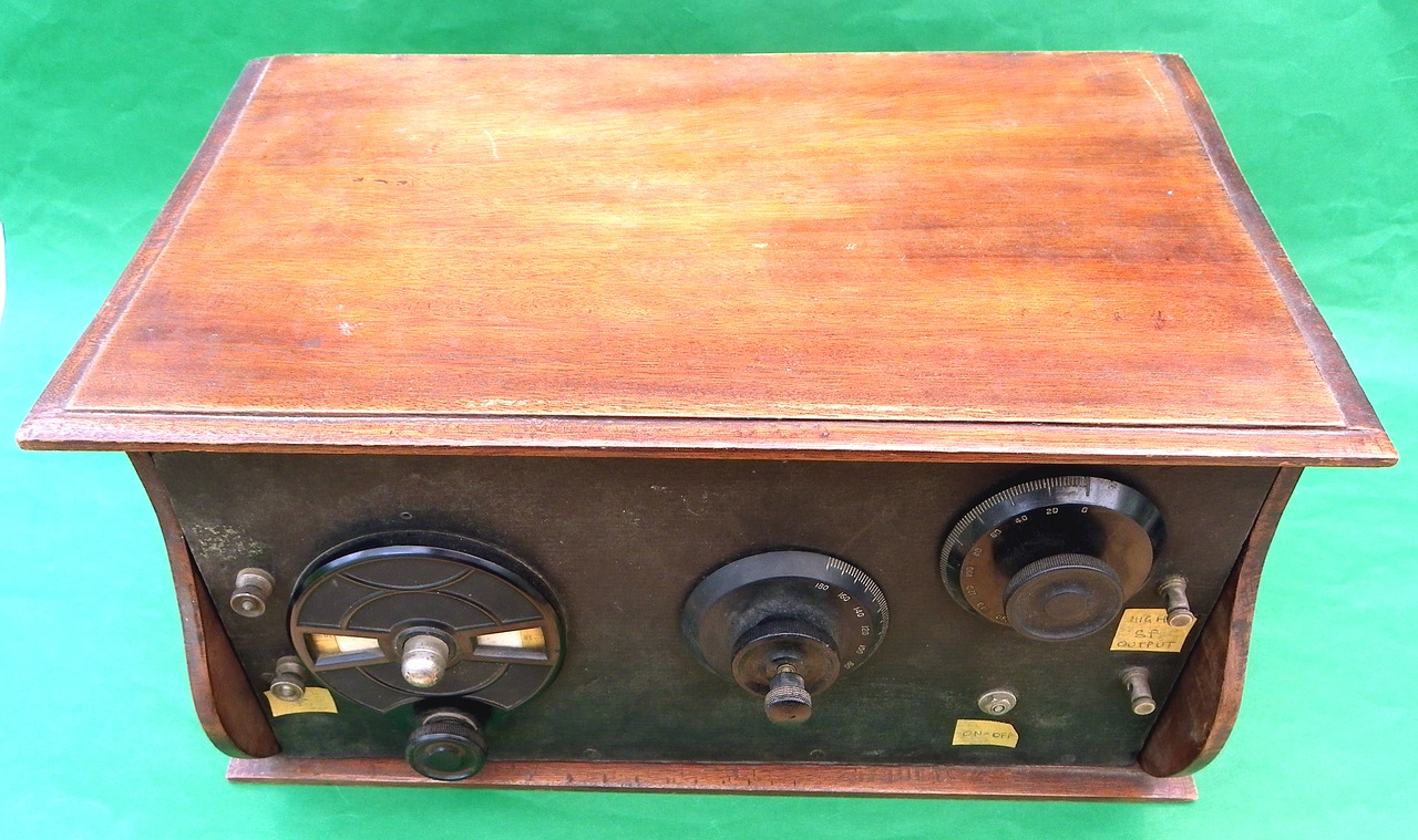 vintage radio receiver free photo