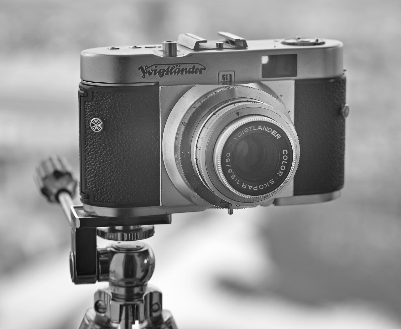 vintage camera  retro  black and white free photo