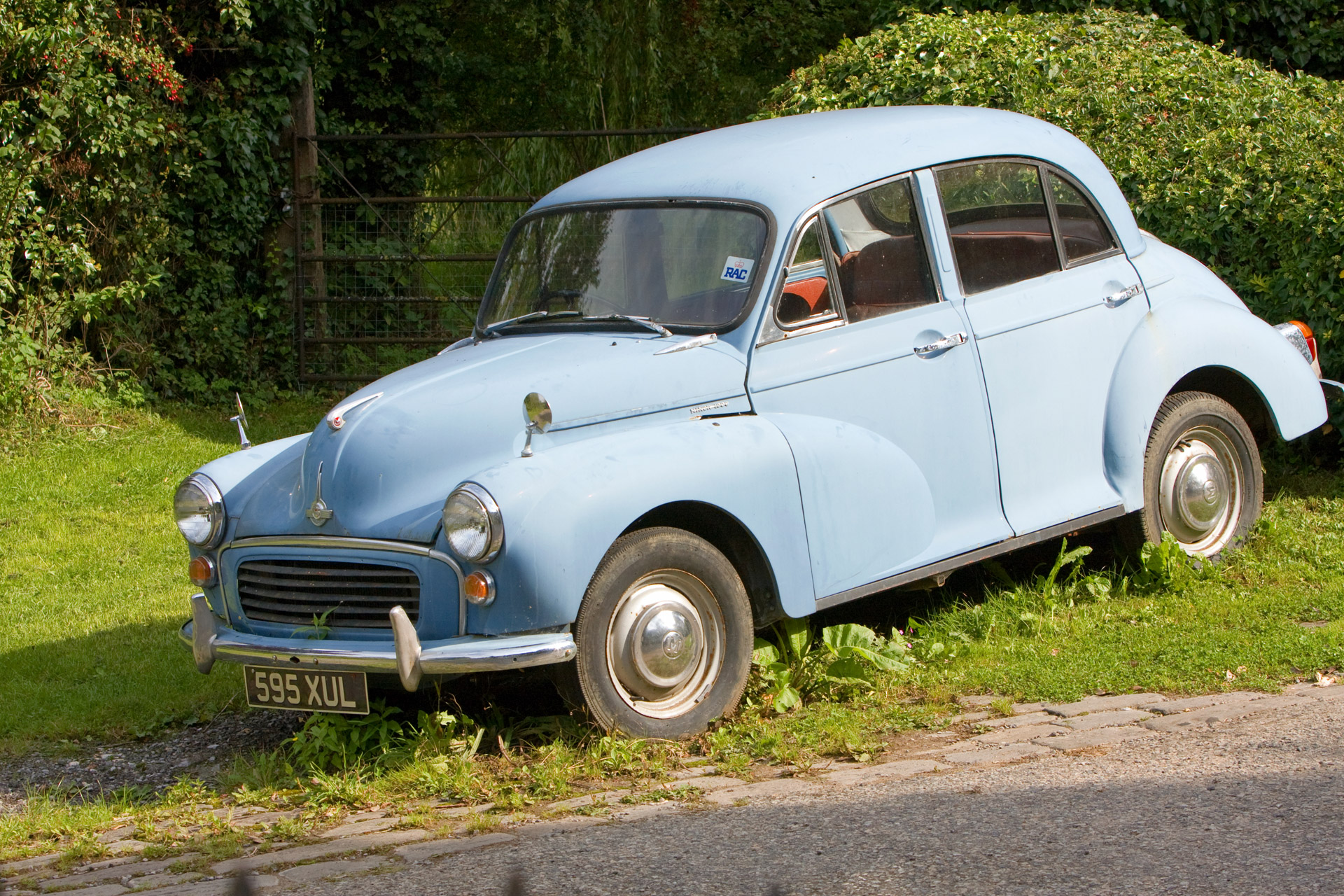 vintage car morris minor free photo