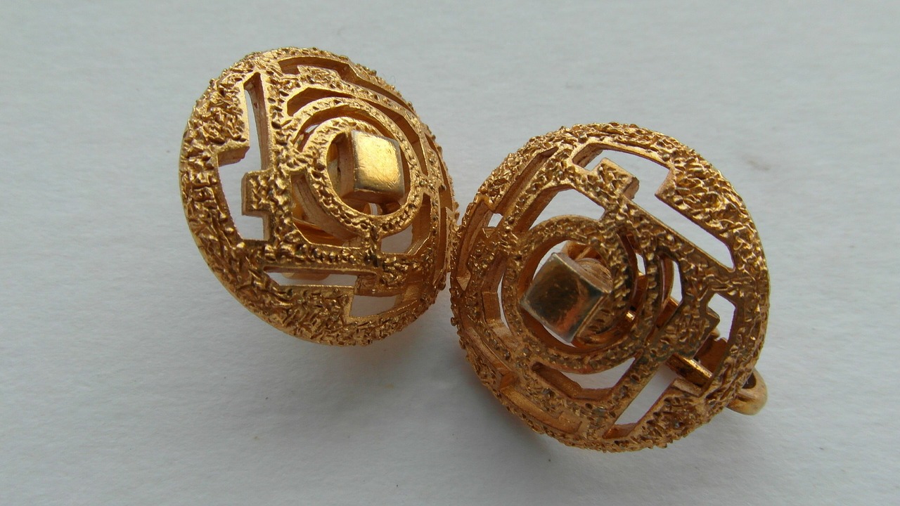 vintage gold earrings vintage gold jewellery jewellery free photo