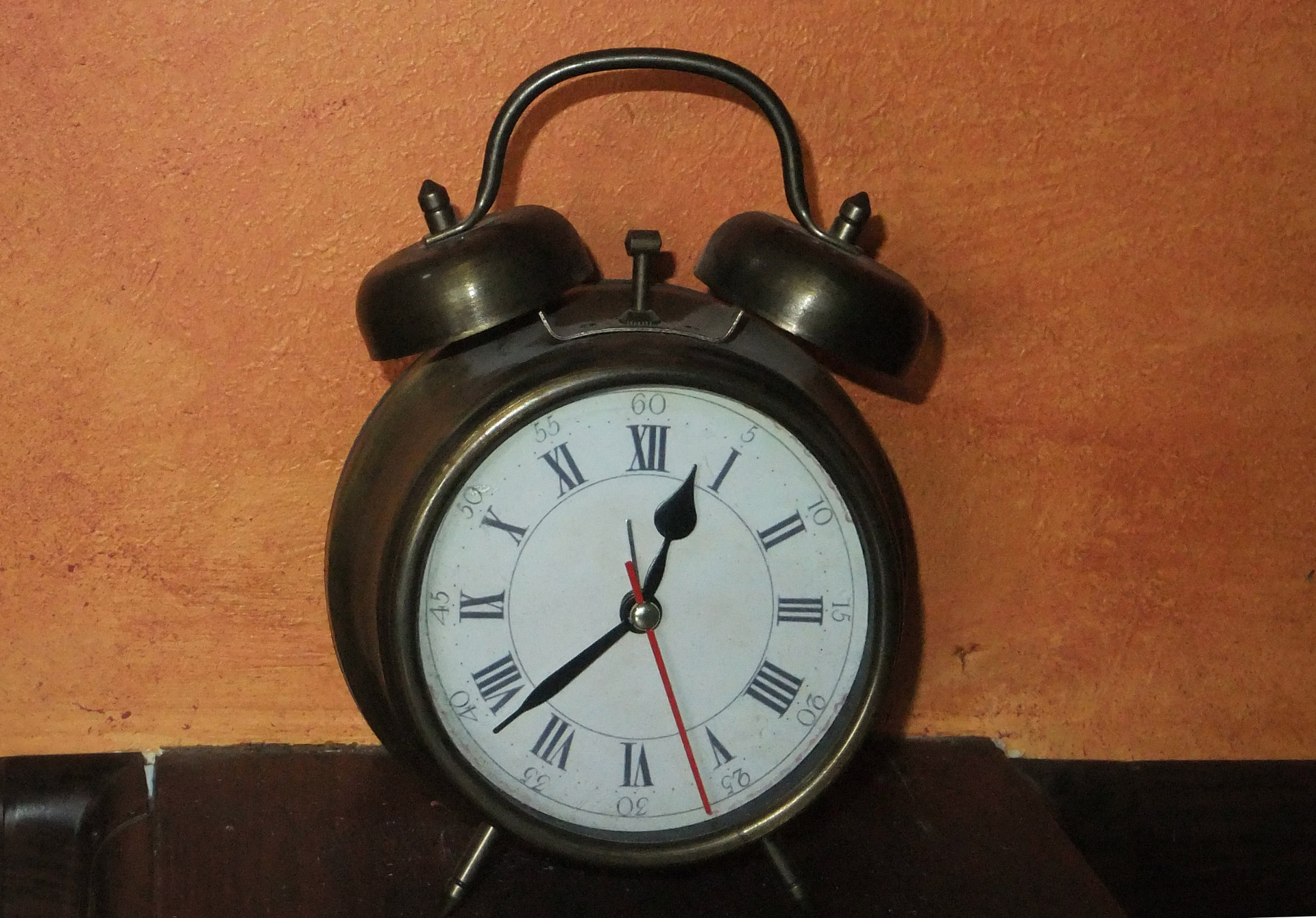 vintage iron alarm-clock orange wall free photo