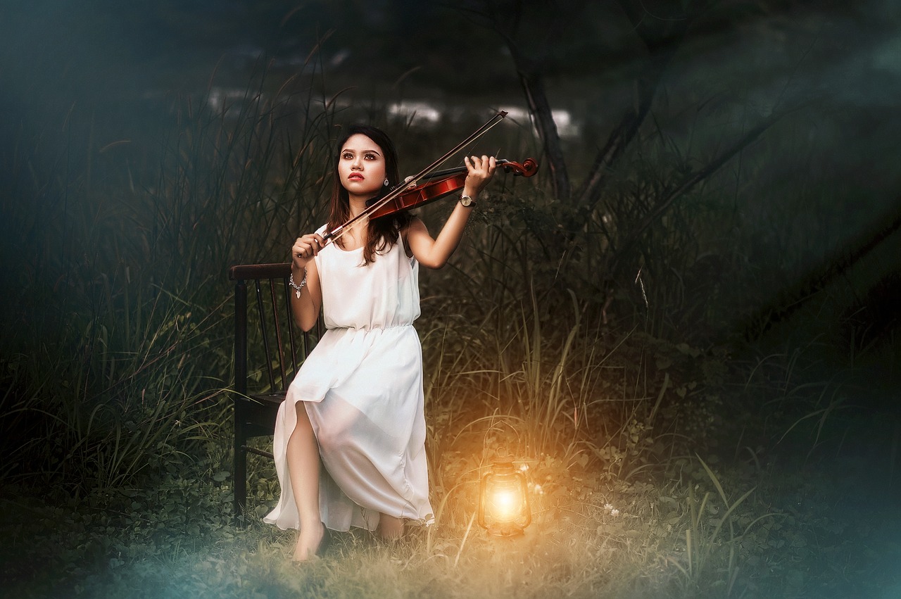 violin girl white free photo