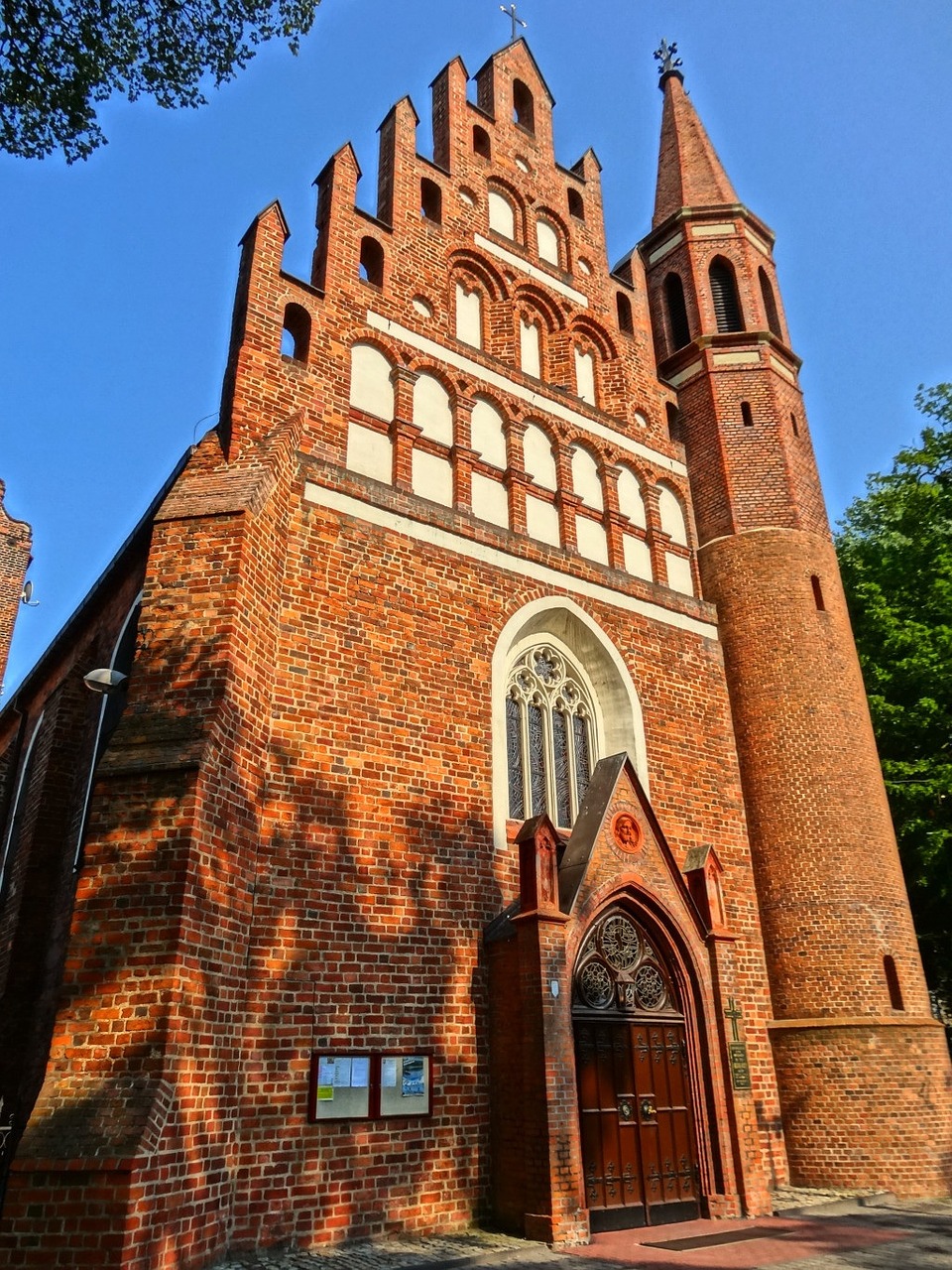 virgin mary queen of the peace church bydgoszcz free photo