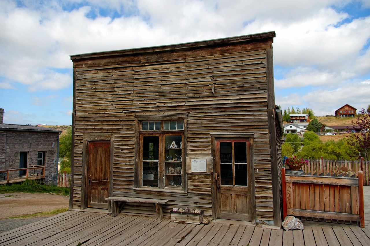 virginia city hangmans building  ghost town  abandoned free photo
