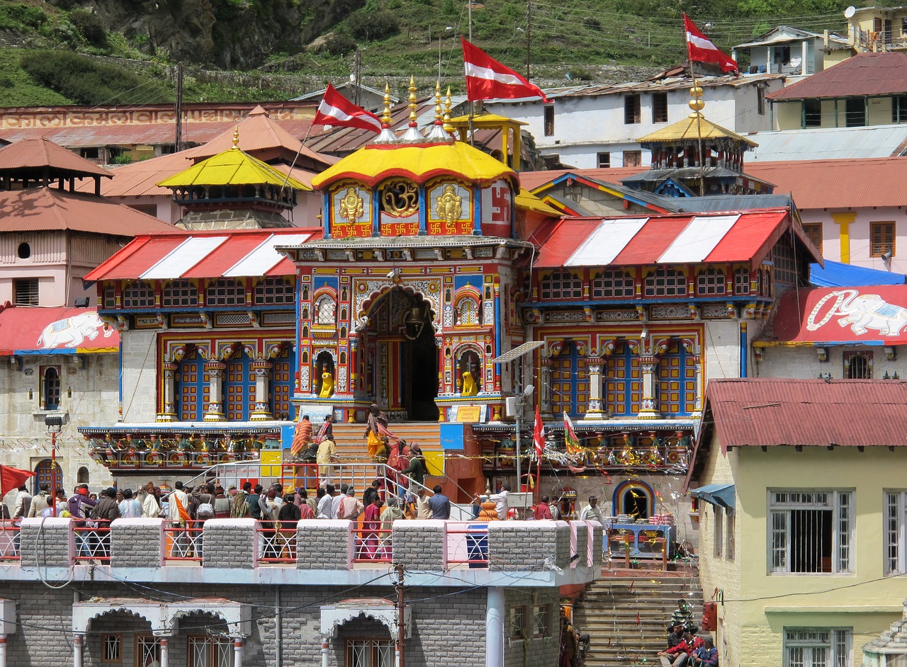vishnu temple badrinath himalayas free photo