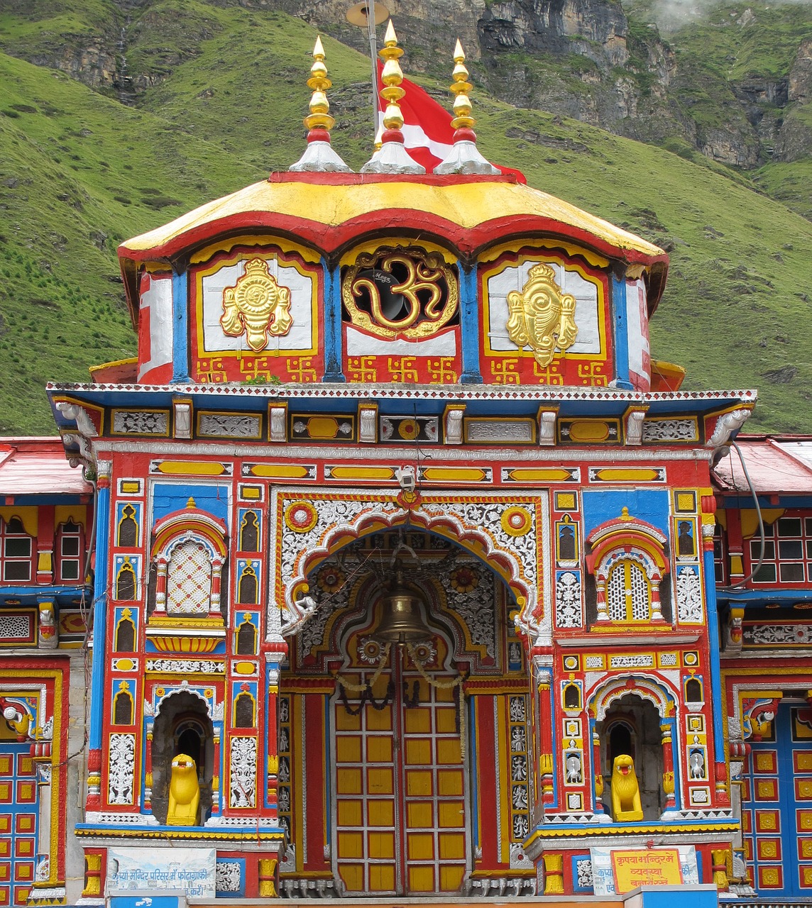 vishnu temple badrinath himalayas free photo