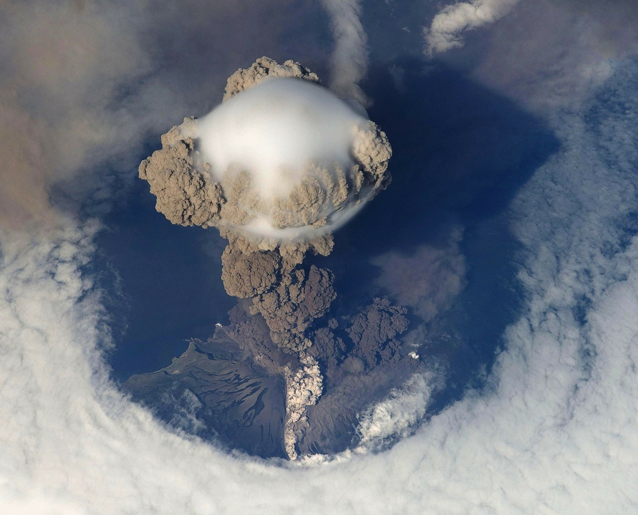 volcanic eruption eruption volcano free photo
