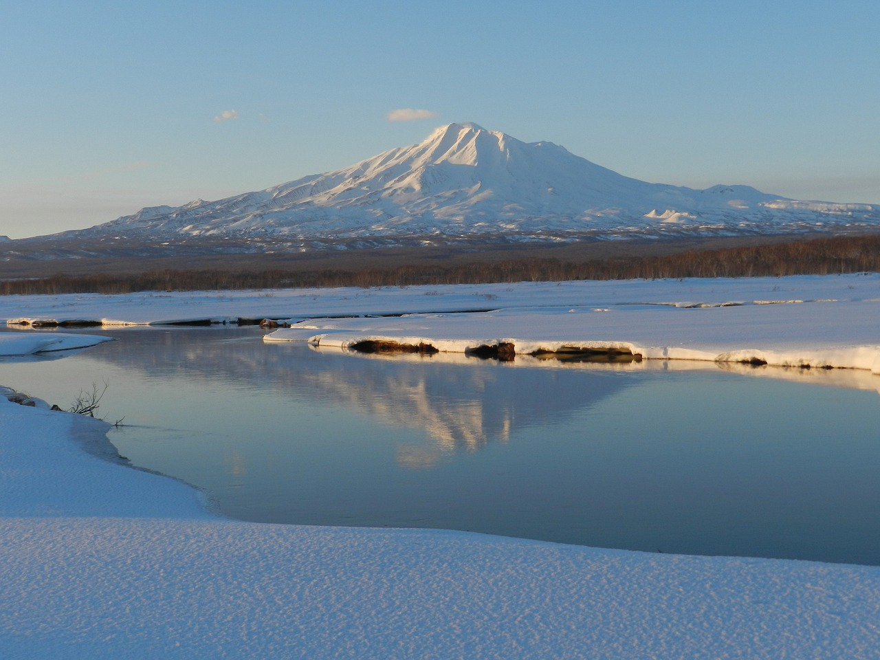 volcano river bend free photo