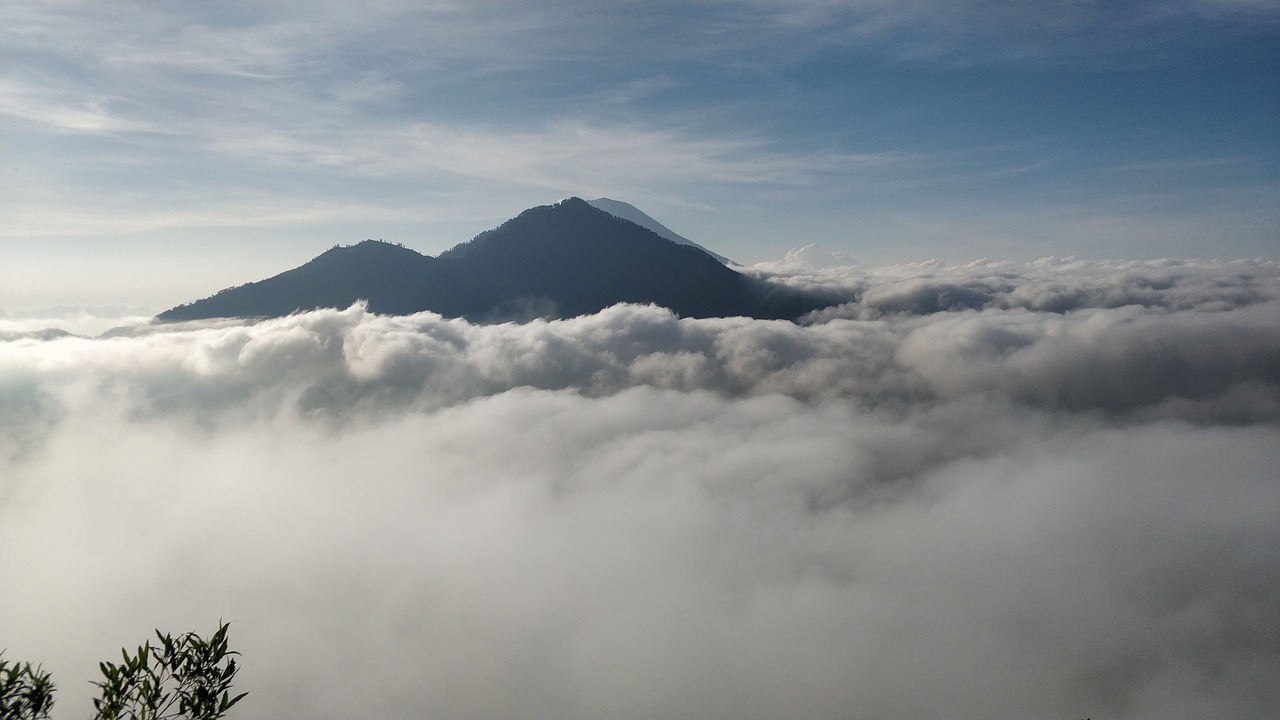 volcano mountain hike free photo