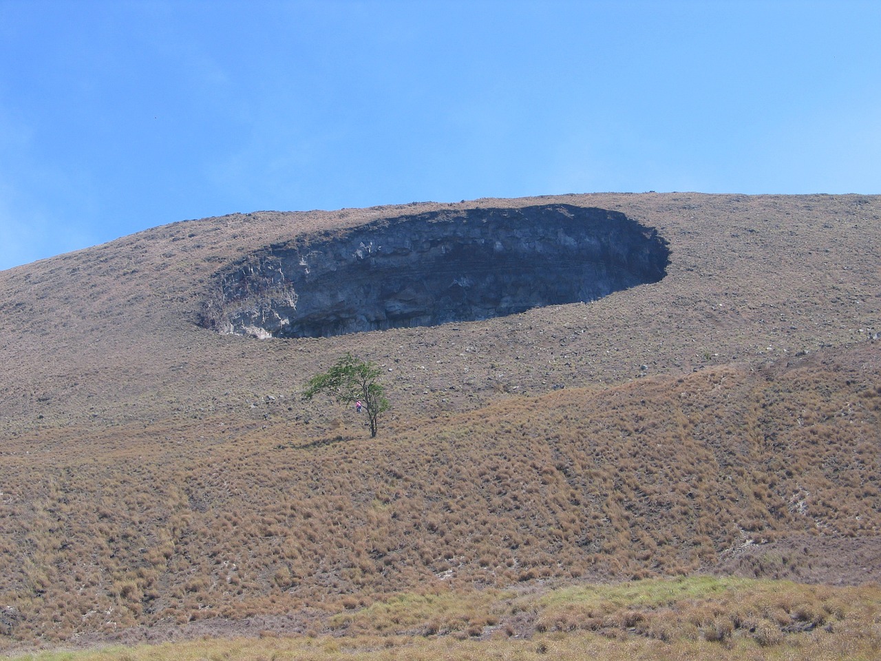 volcano batteries hole nicaragua free photo