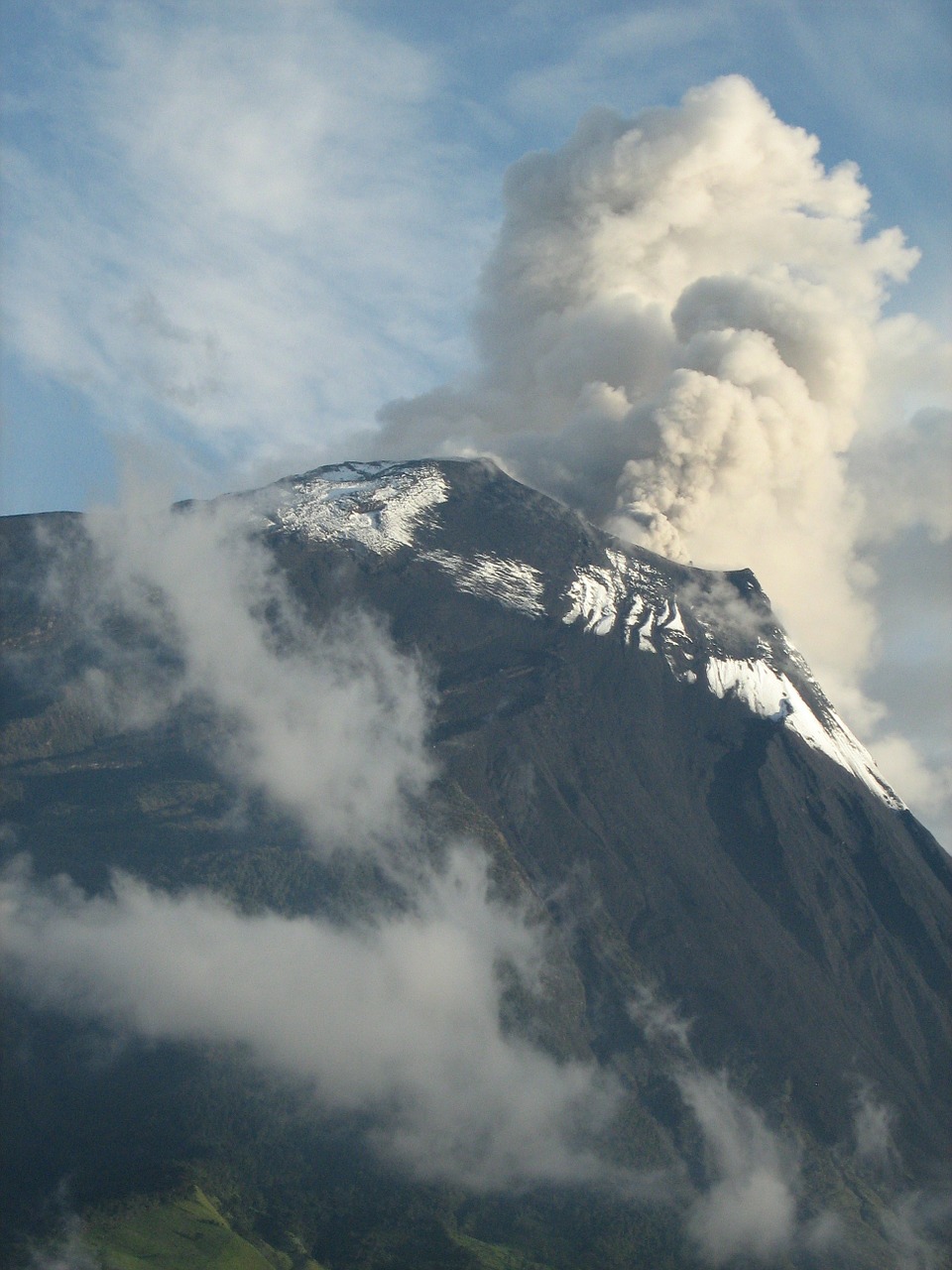 volcano tunguragua nature eruption free photo