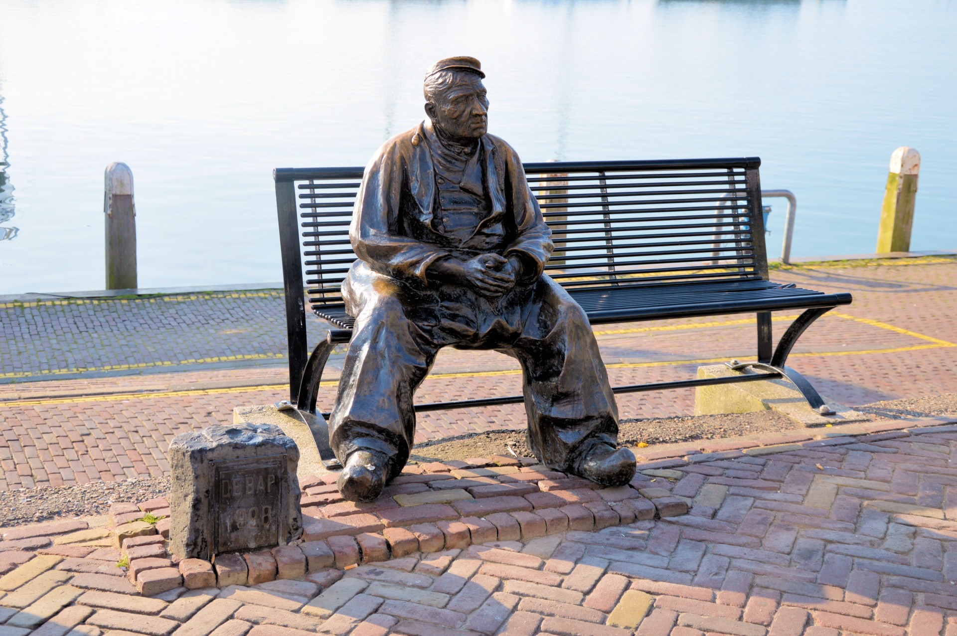 monument statue fisherman free photo