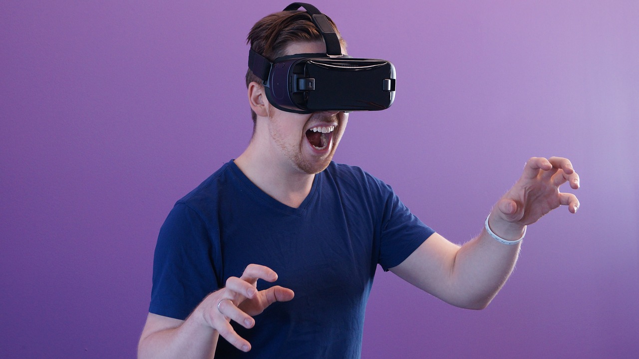 vr  virtual reality  man free photo