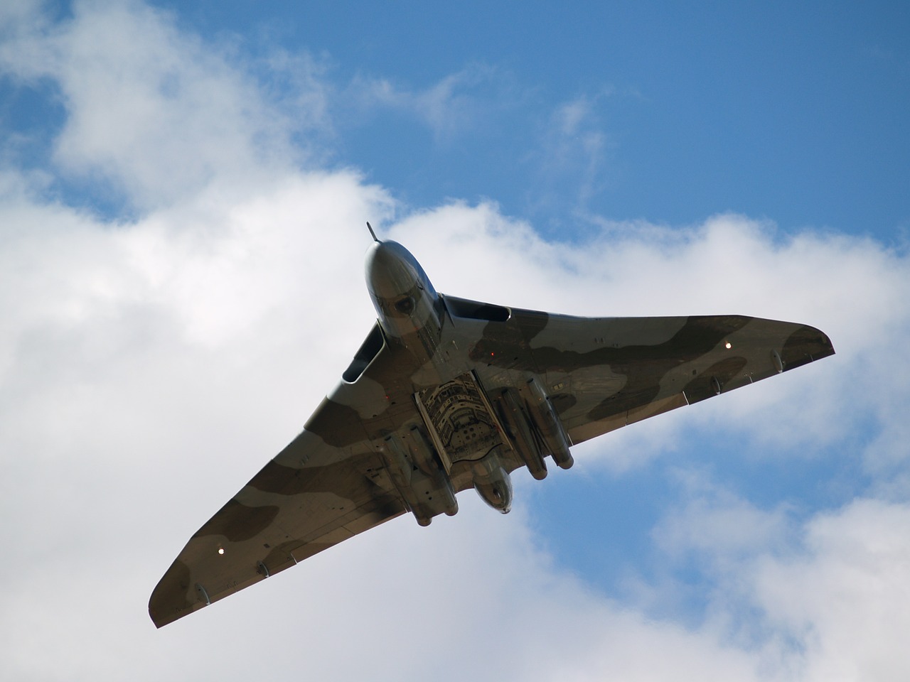vulcan bomber aircraft free photo