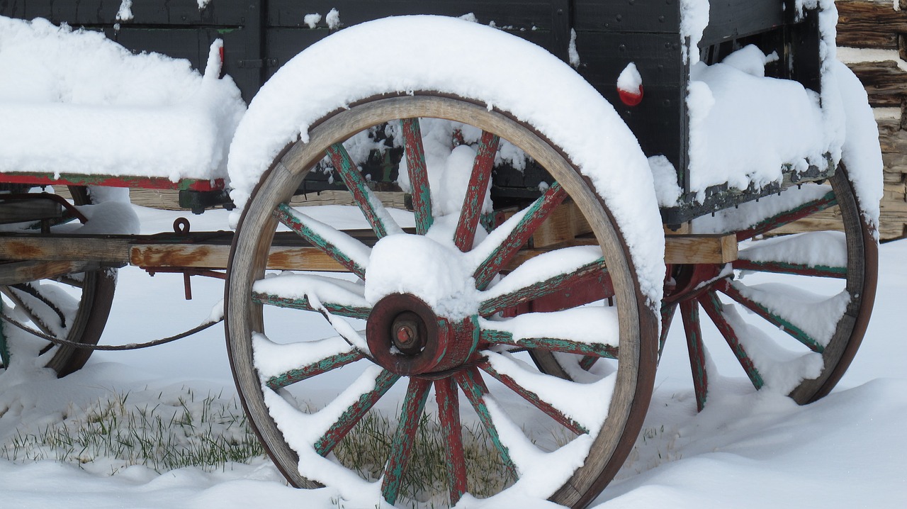 wagon wheels winter free photo