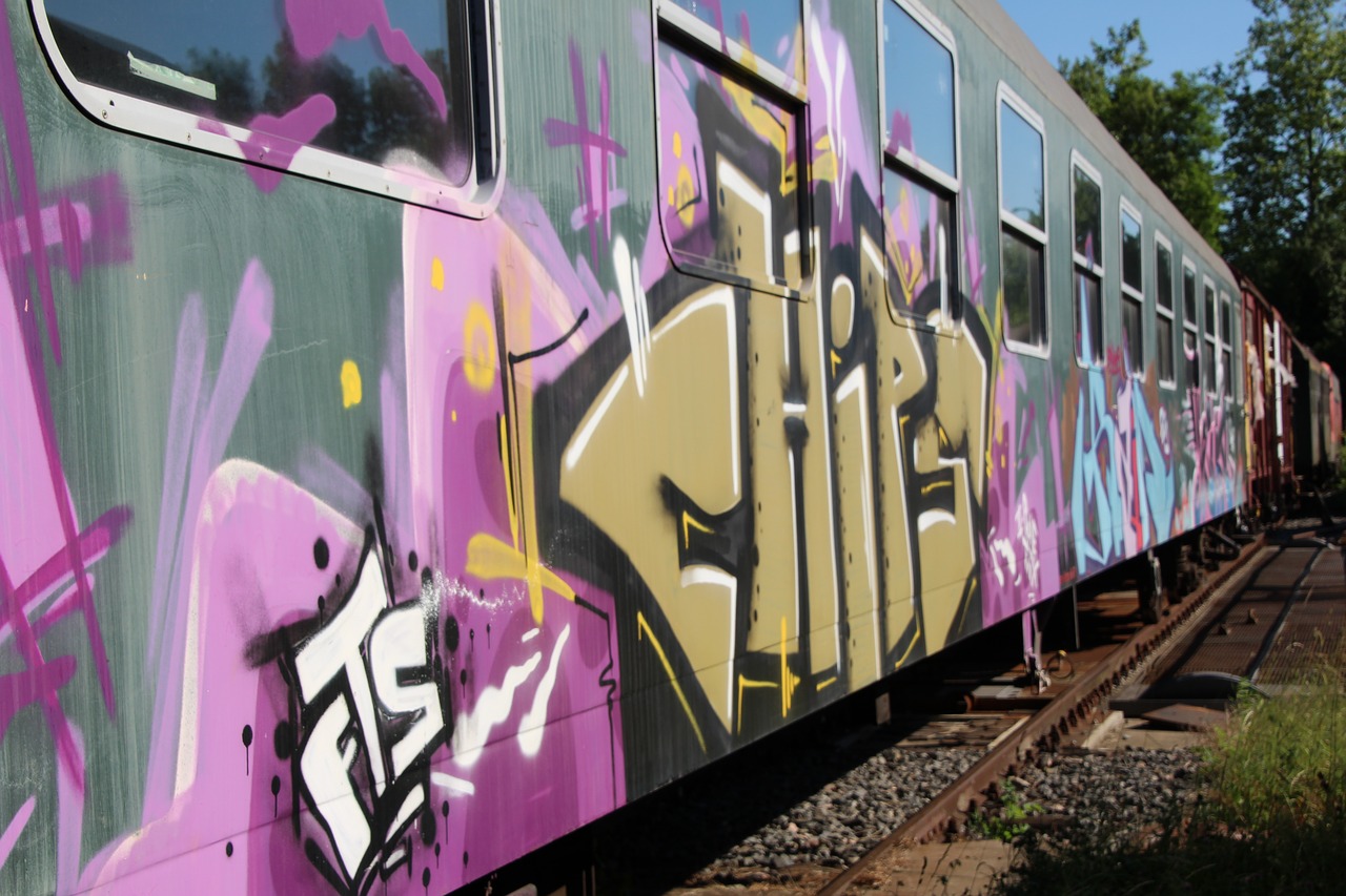 wagon grafitti railway free photo