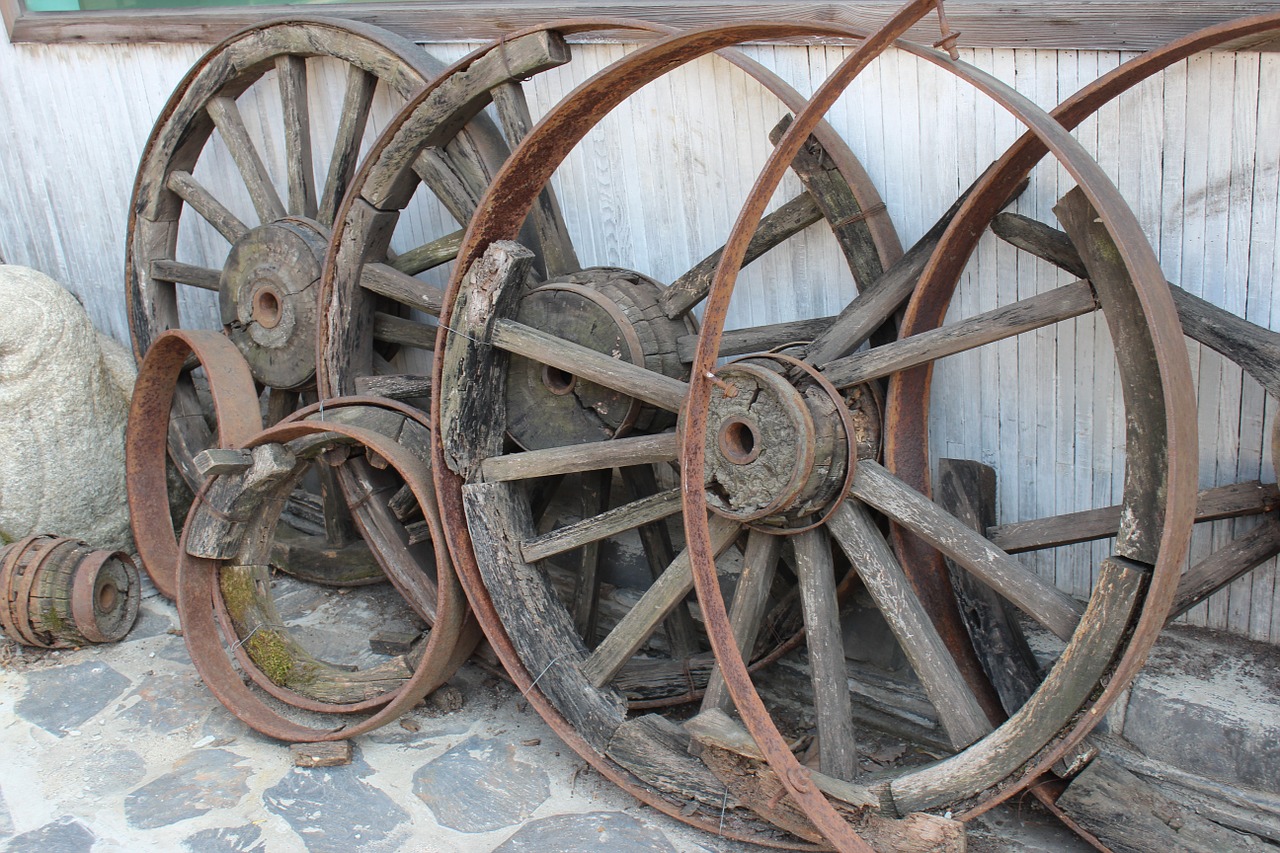 wagon wheel things background free photo