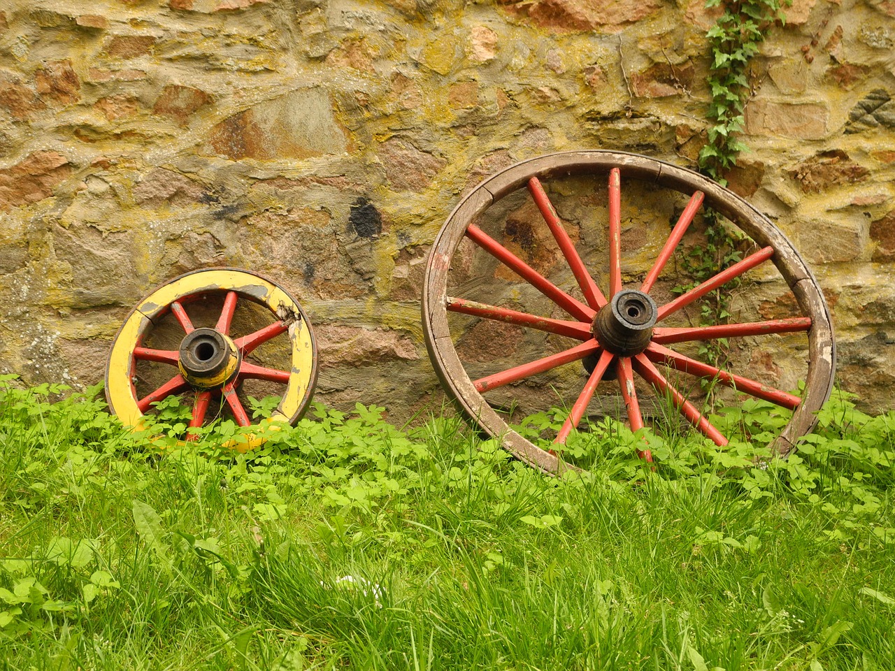 wagon wheel castle middle ages free photo
