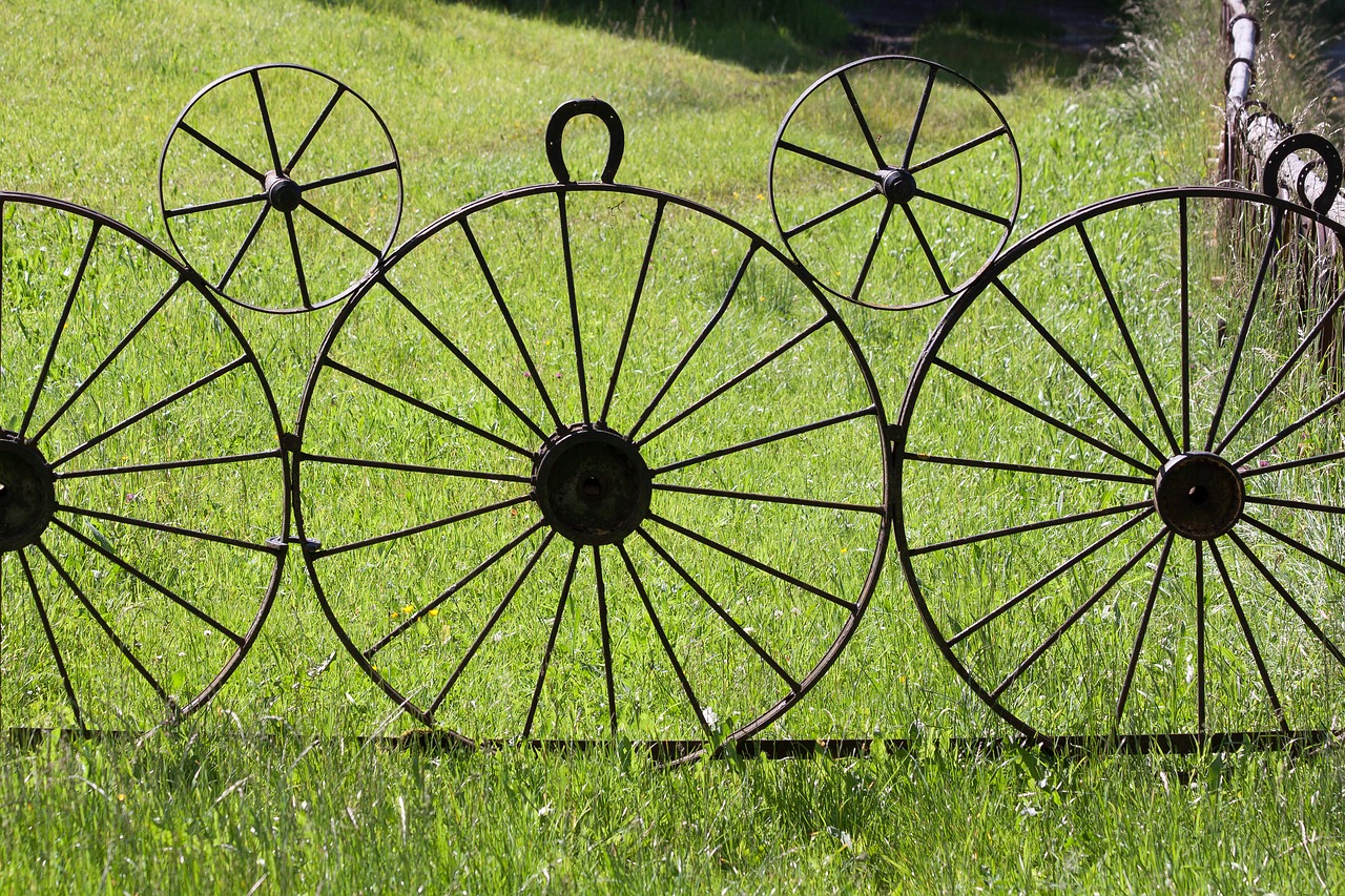 wagon wheel metal iron free photo