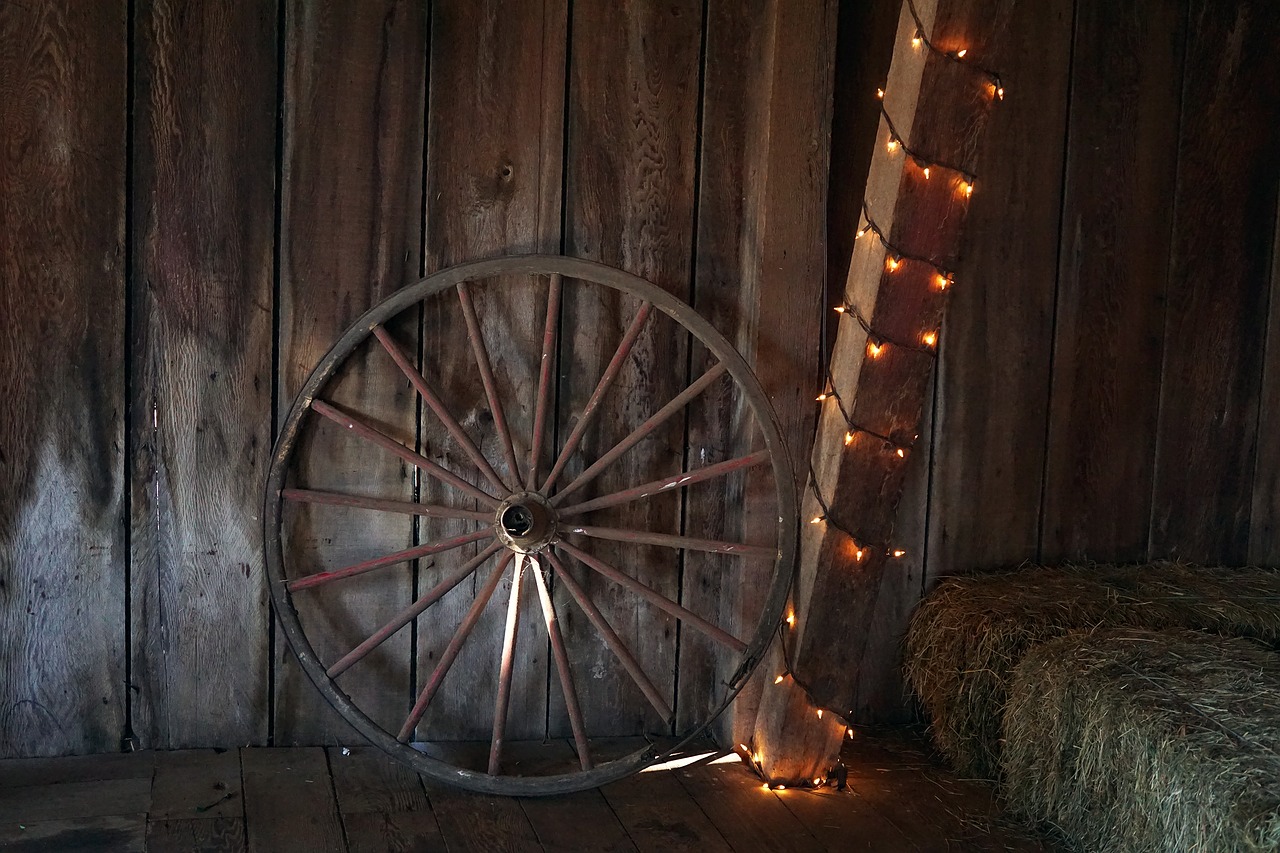 wagon wheel barn hay free photo