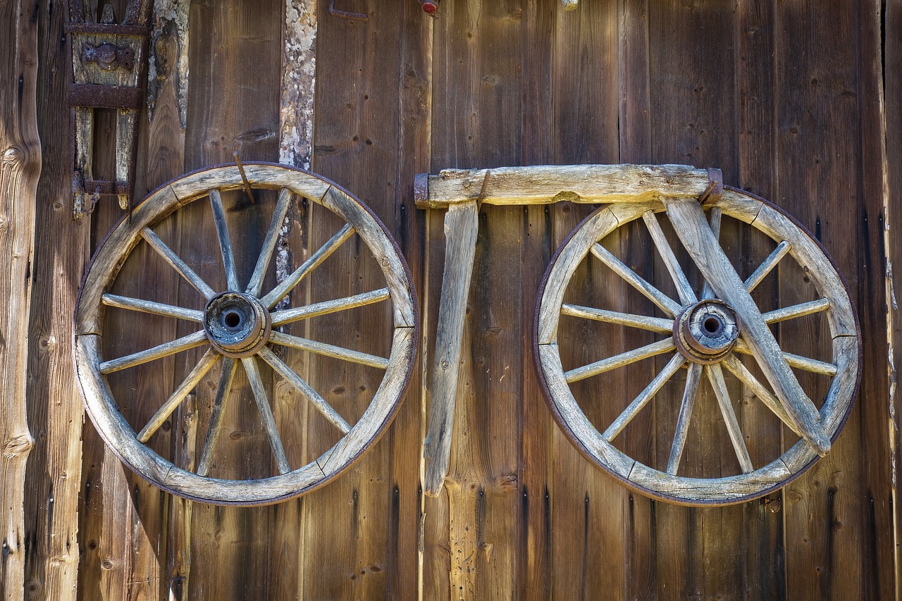 wagon wheel  wood  wooden wall free photo