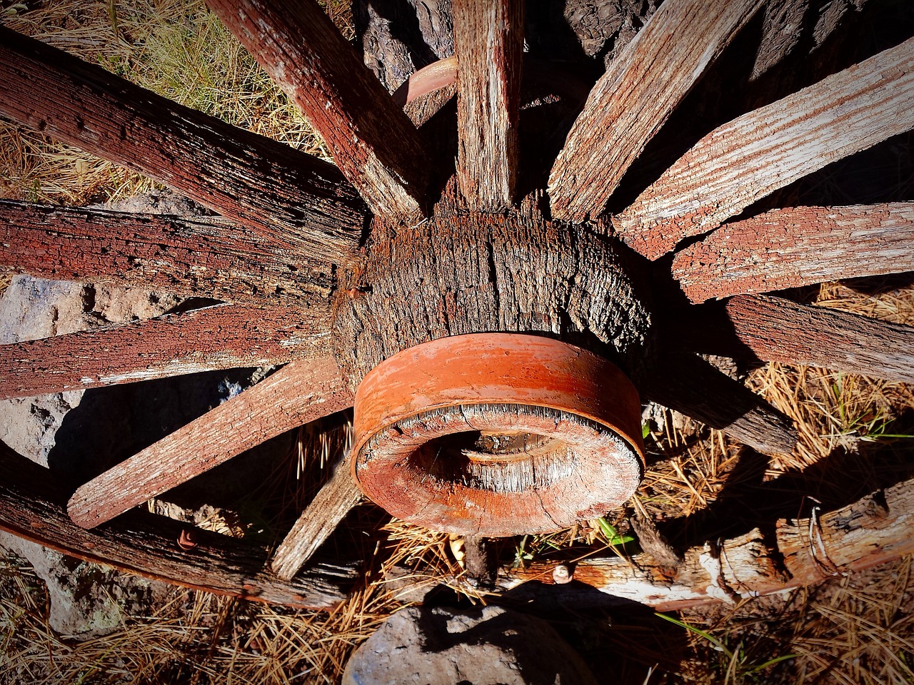 wagon wheel antique western free photo