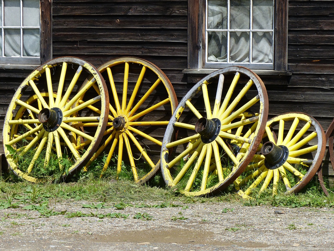 wagon wheels wooden yellow free photo