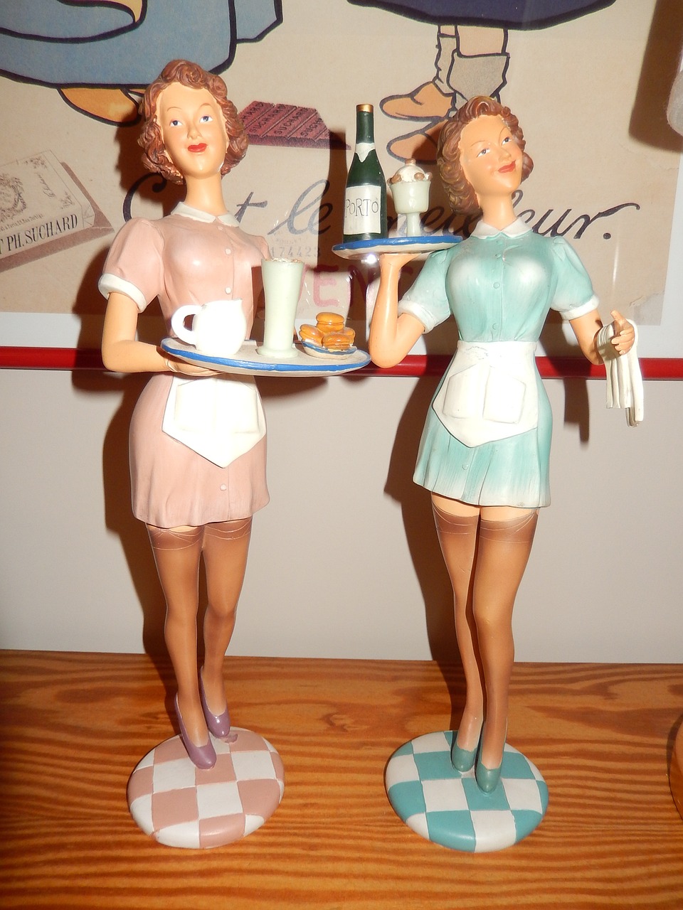 waitress statuettes 1950 free photo