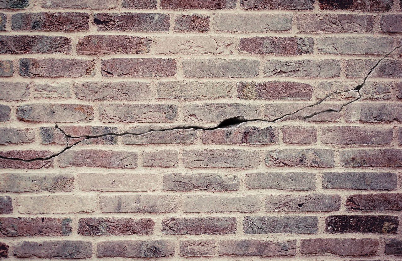 wall bricks crack free photo