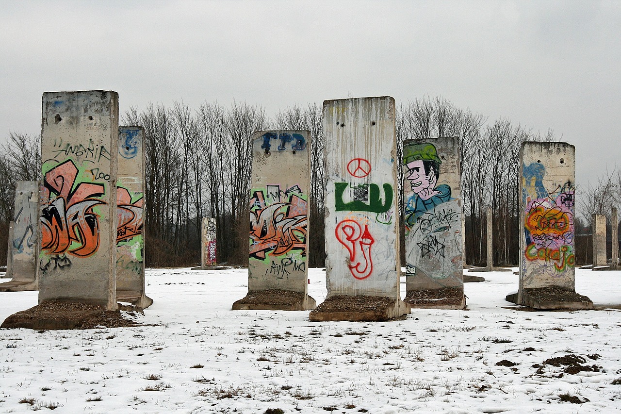 wall berlin snow free photo