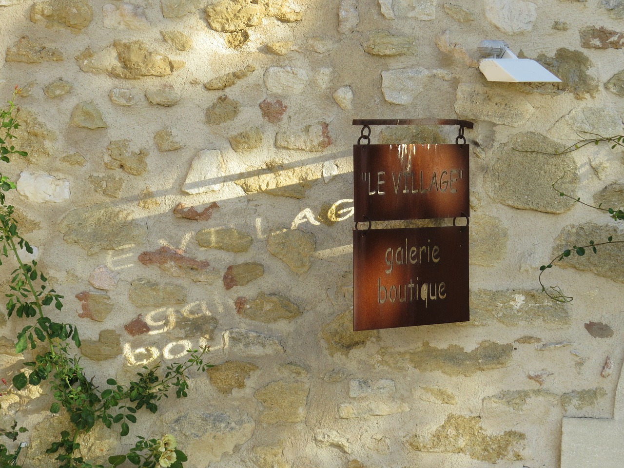wall provence south of france free photo
