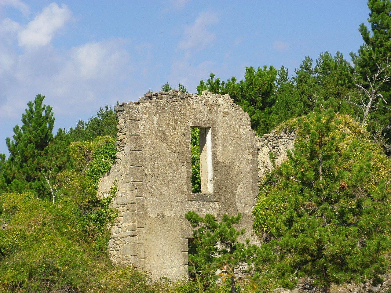 wall ruins architecture free photo