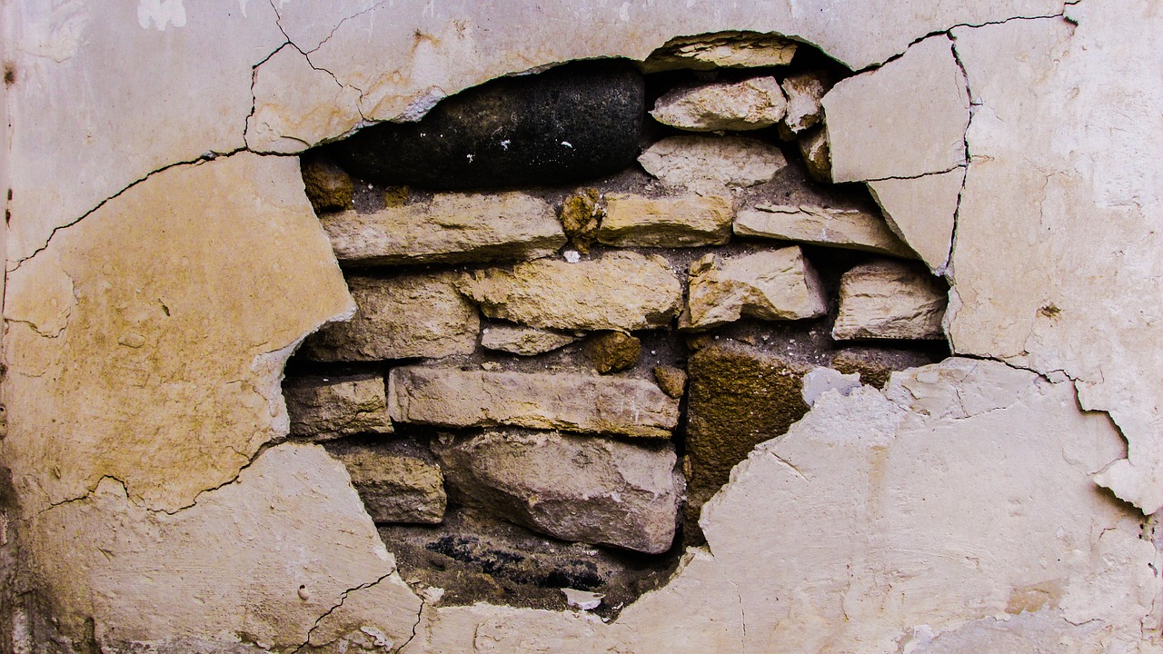 wall damaged crack free photo