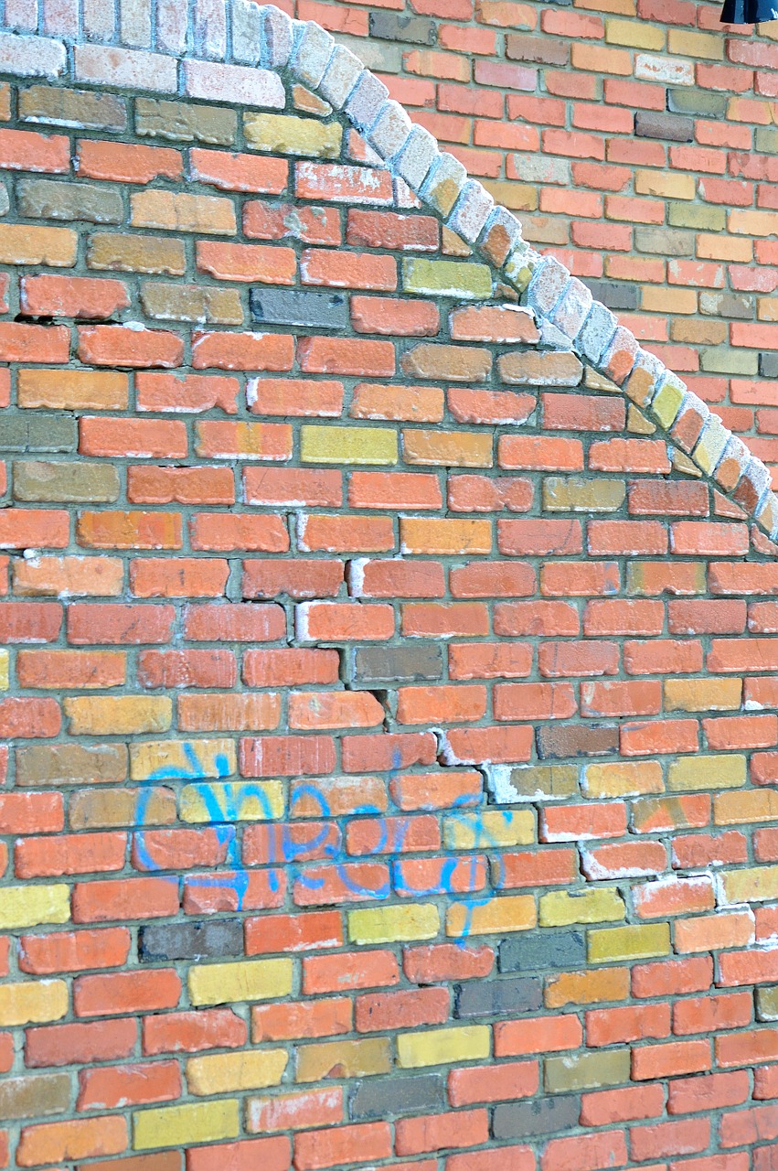 wall graffiti building free photo