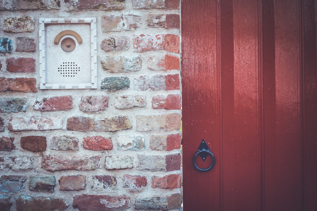 wall door outside free photo