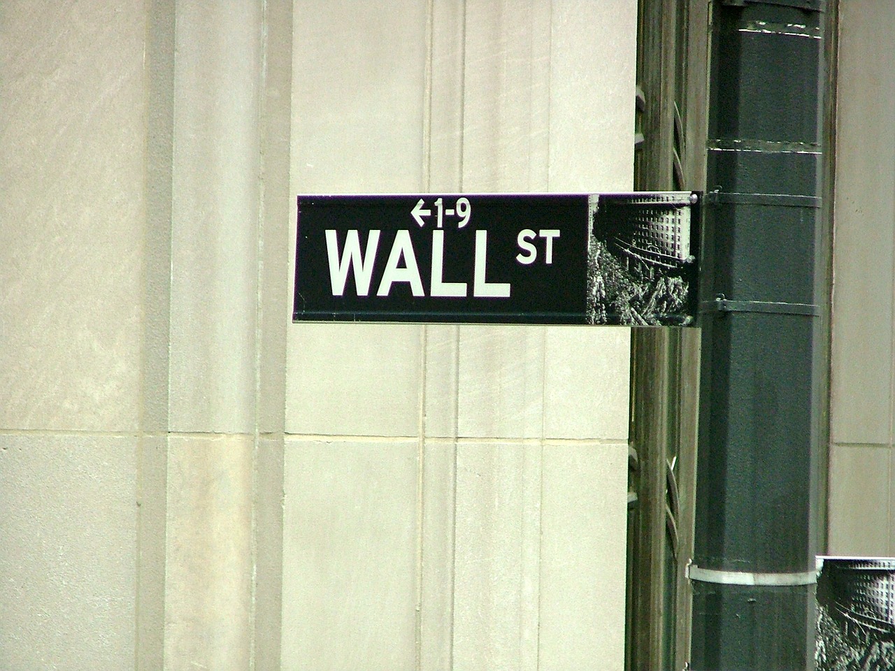 wall street street sign free photo