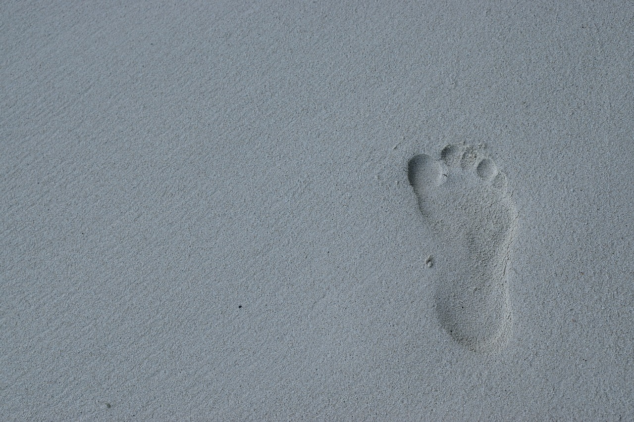 wallpaper footprint nobody free photo