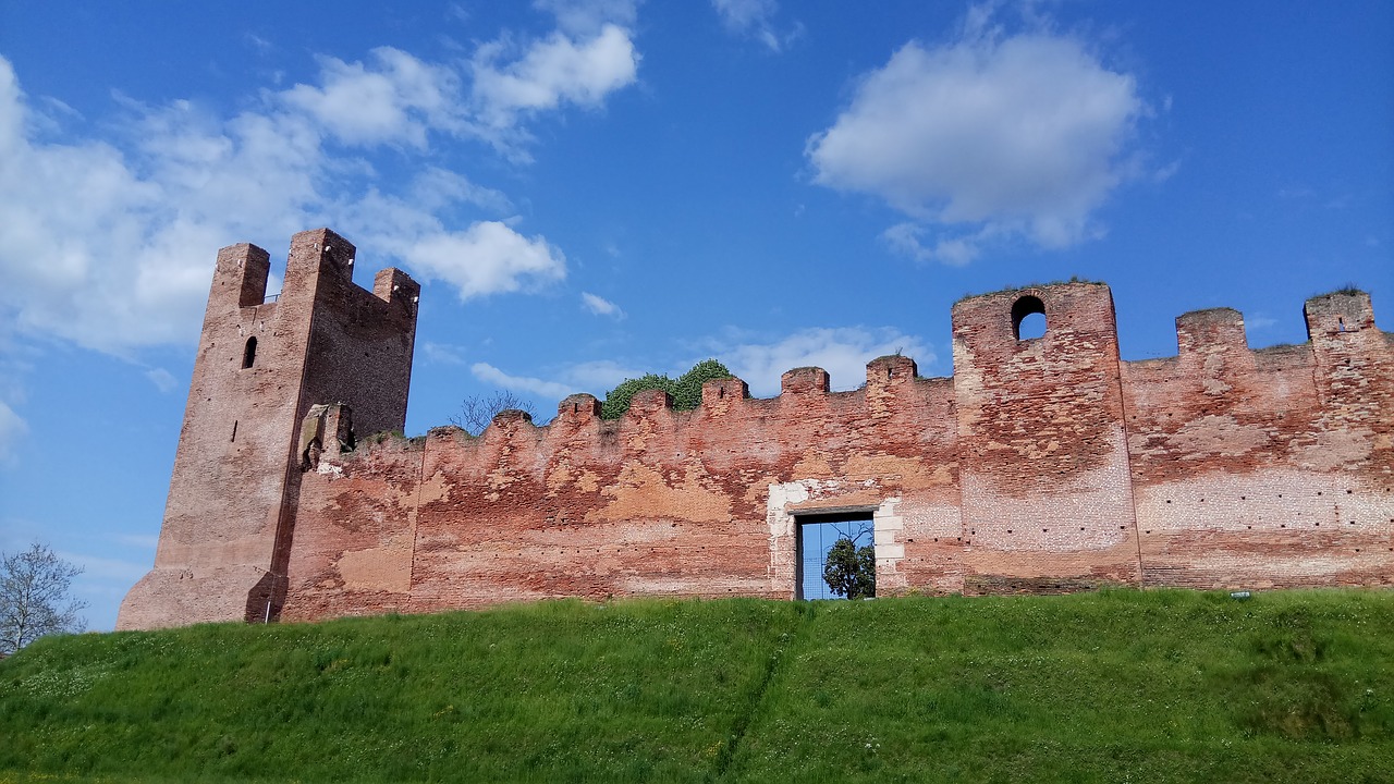 walls  castle  caselfranco veneto free photo