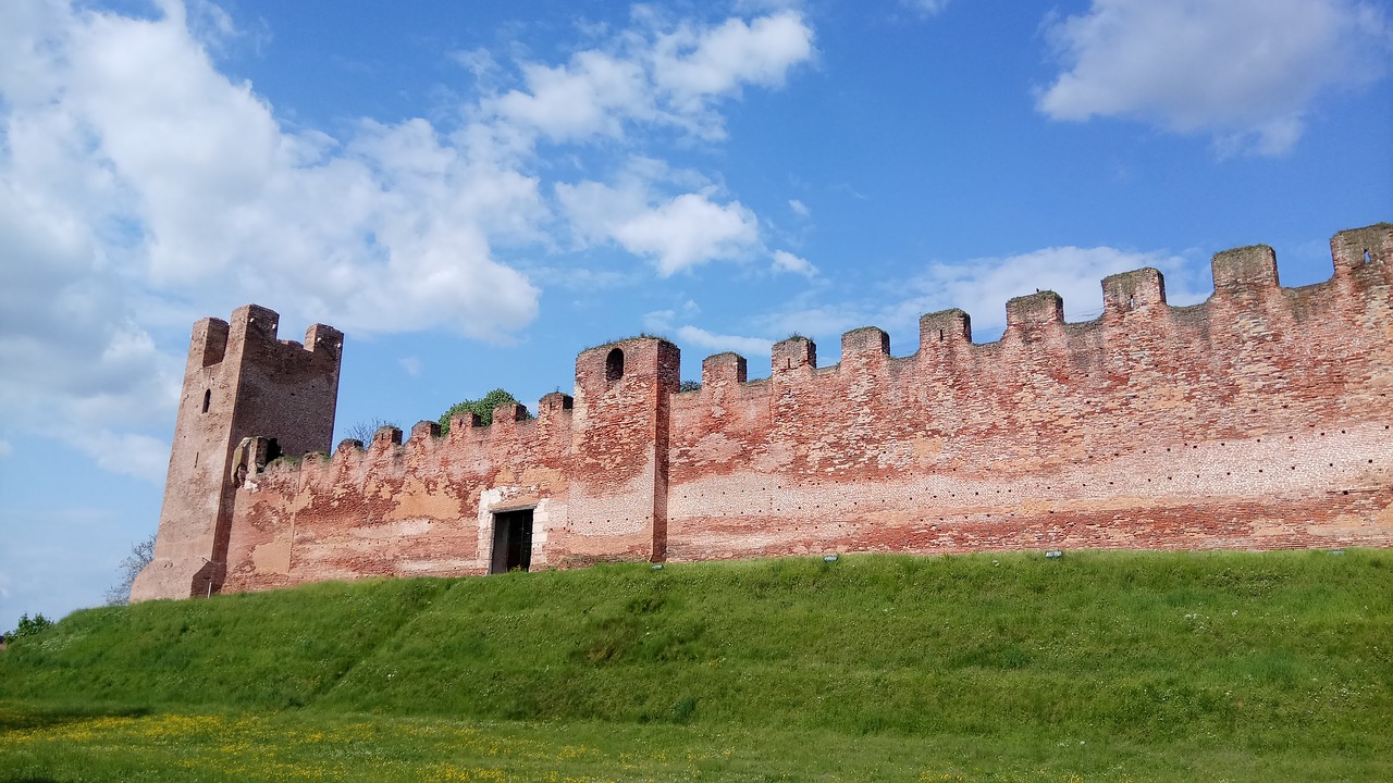 walls  castle  caselfranco veneto free photo