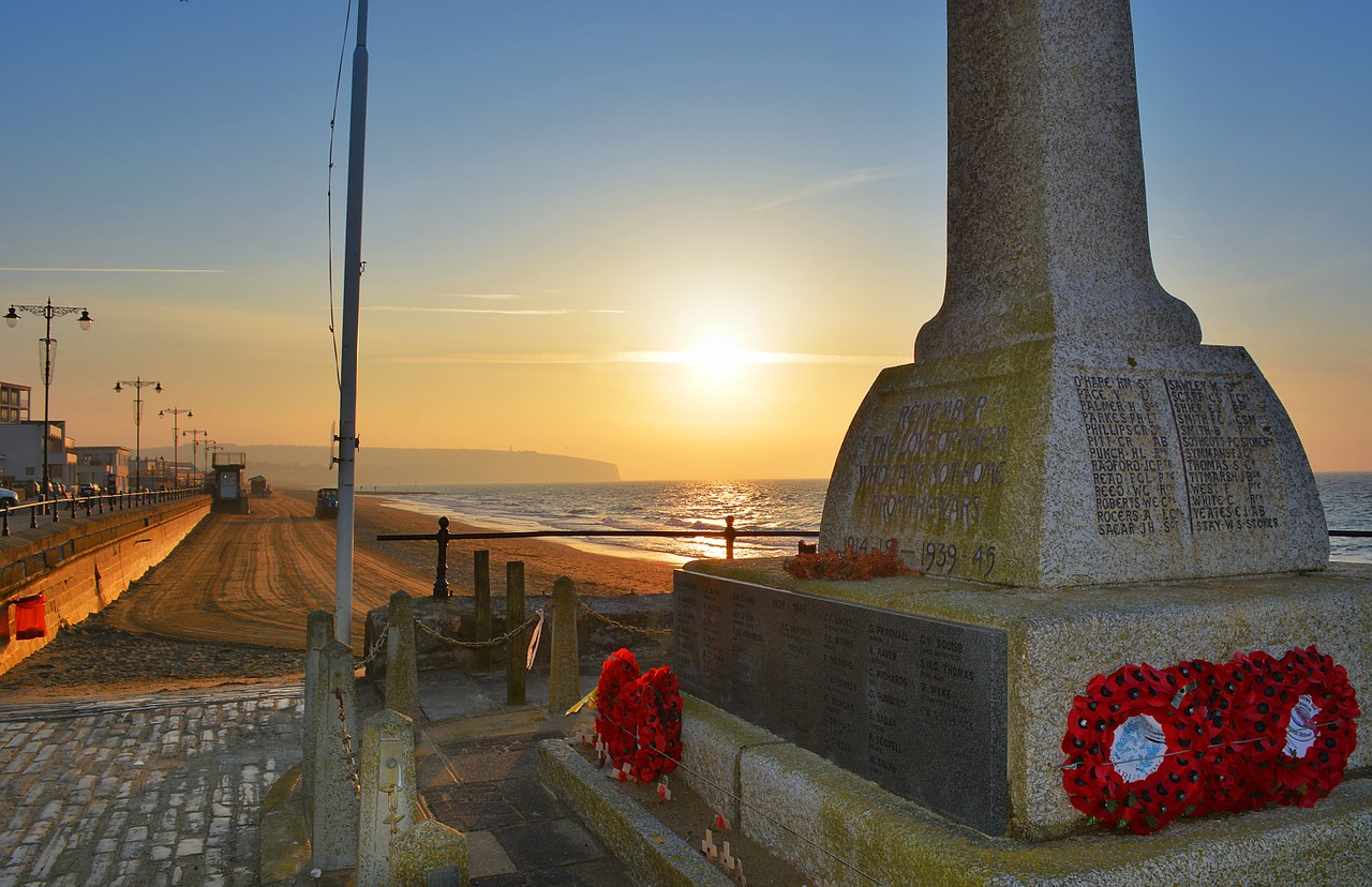 war memorial monument free photo