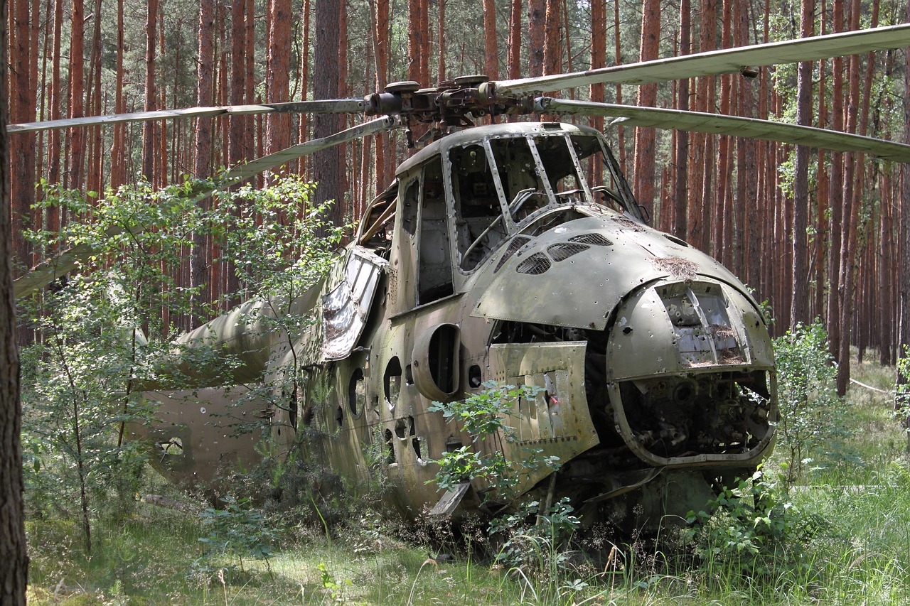 war helicopter crash free photo