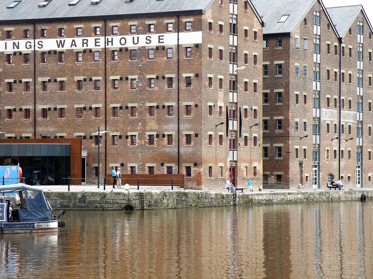 warehouse quay river free photo