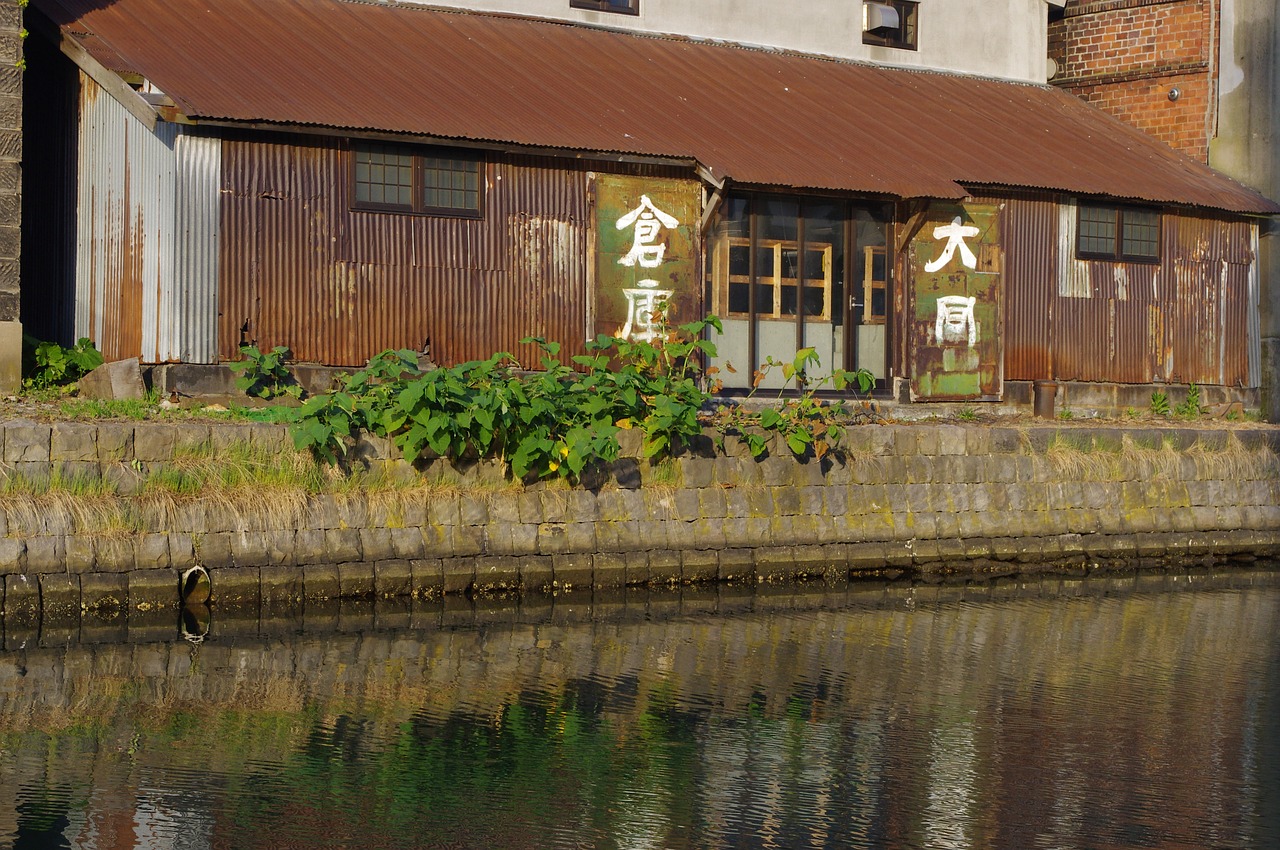 warehouse canal japanese characters free photo