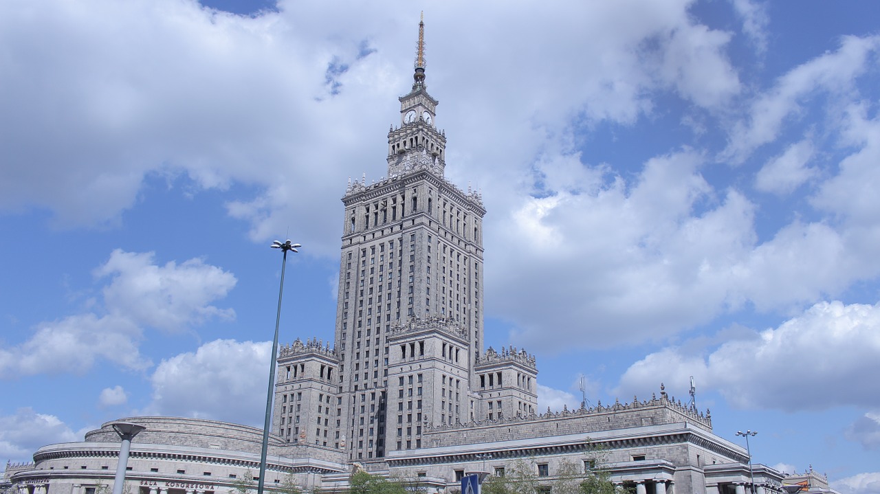 warsaw blue sky clouds free photo