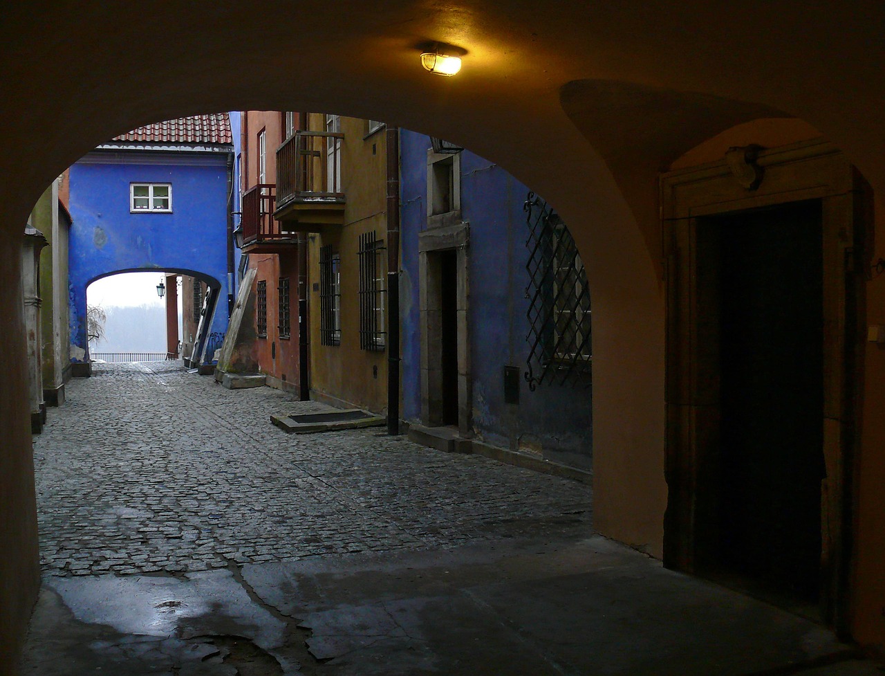 warsaw old town alley free photo