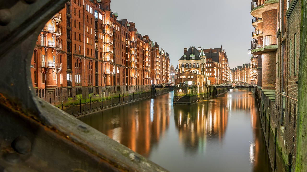 wasserschloss speicherstadt hamburg free photo